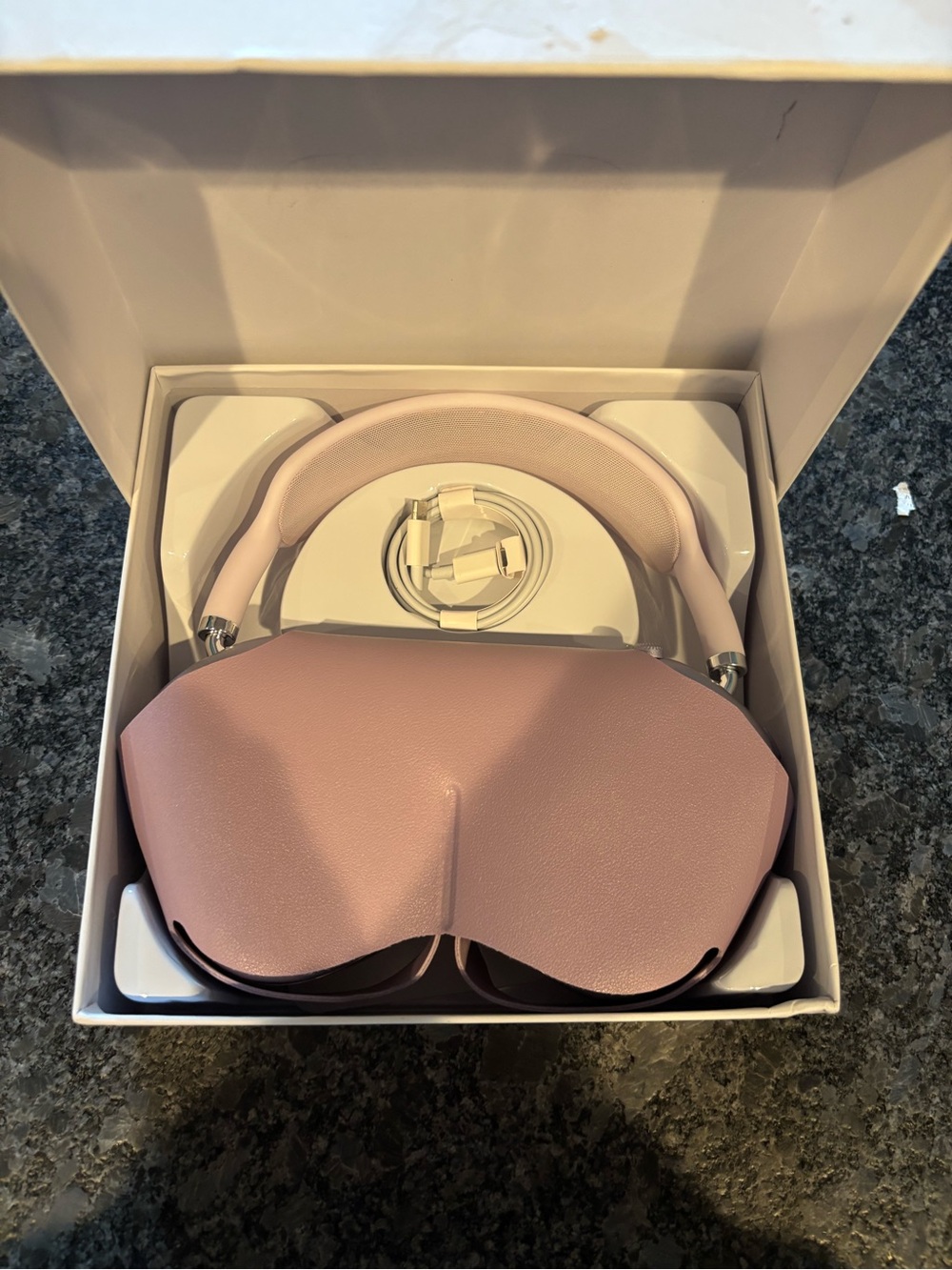 AirPod max - Picture 3 of 4